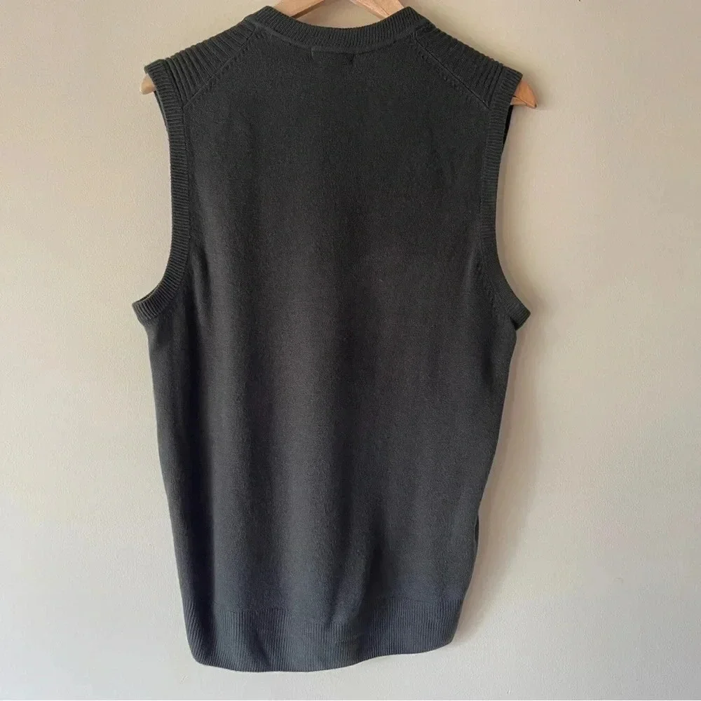 NWT Dockers Men's Medium Sweater Vest Dark Green Ribbed Shoulders Easy Care